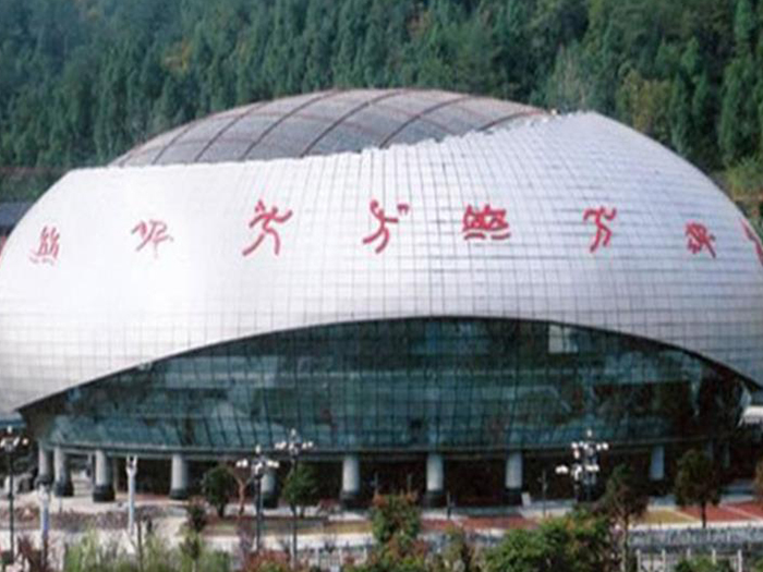 渝中体育中心球形网架加工安装